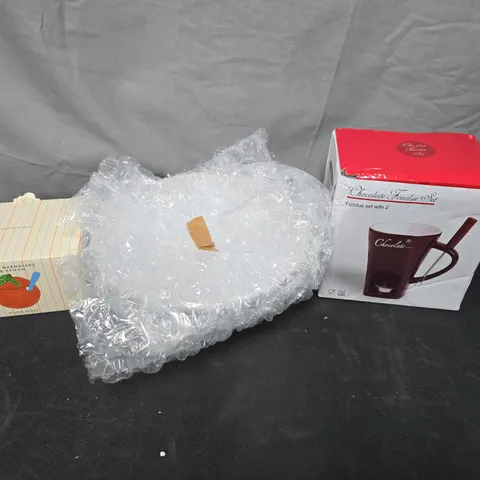 LOT OF APPROXIMATELY 20 ASSORTED POTTERY ITEMS TO INCLUDE OLIVER BONAS MARMALADE POT, PLATES AND HOT CHOCOLATE MUG