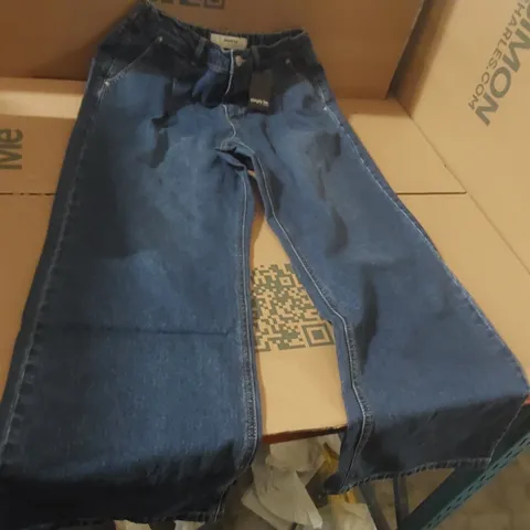 BOX CONTAINING APPROXIMATELY 10x BRAND NEW SIMPLY BE PLEAT DETAIL JEANS - SIZE 10R