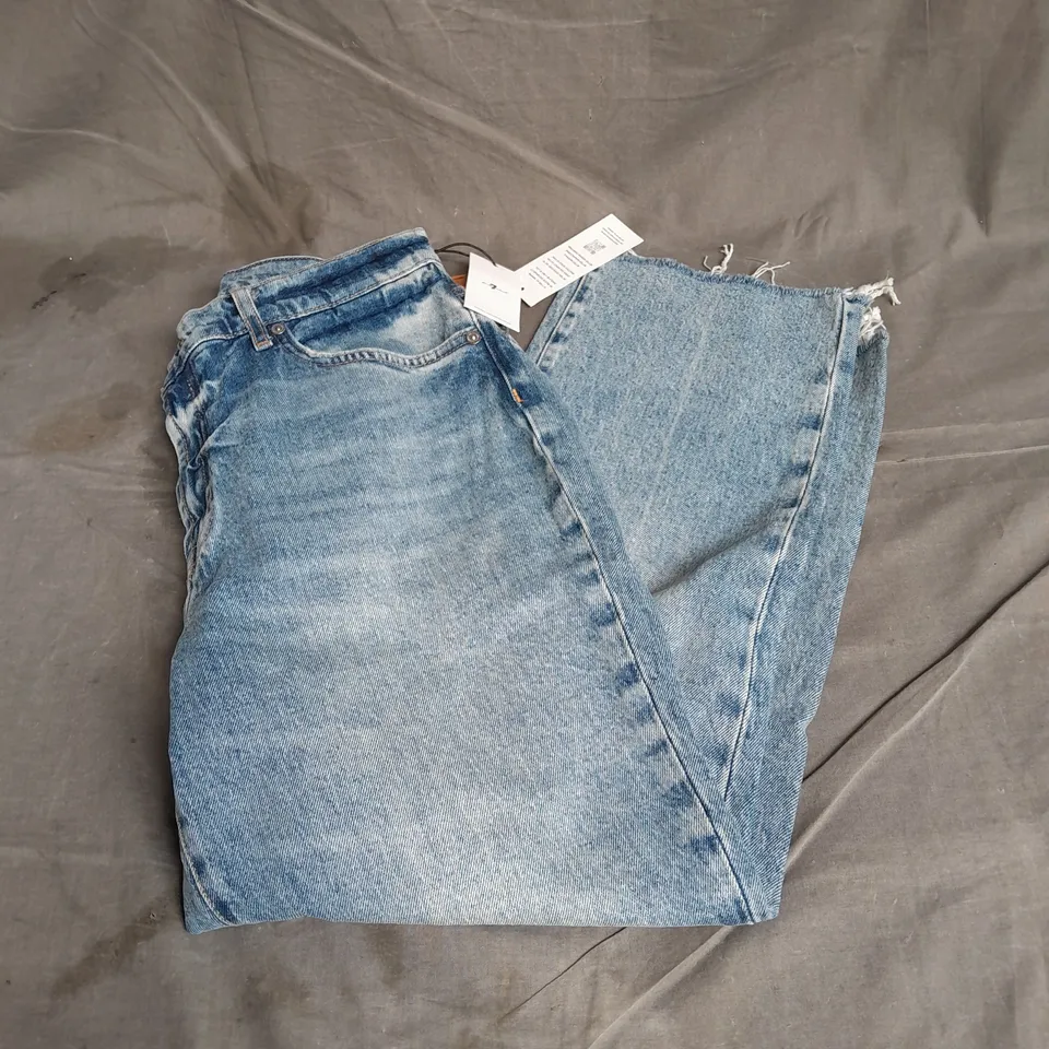 7 FOR ALL MANKIND LOGAN STOVEPIPE JEANS IN LIGHT BLUE SIZE 32