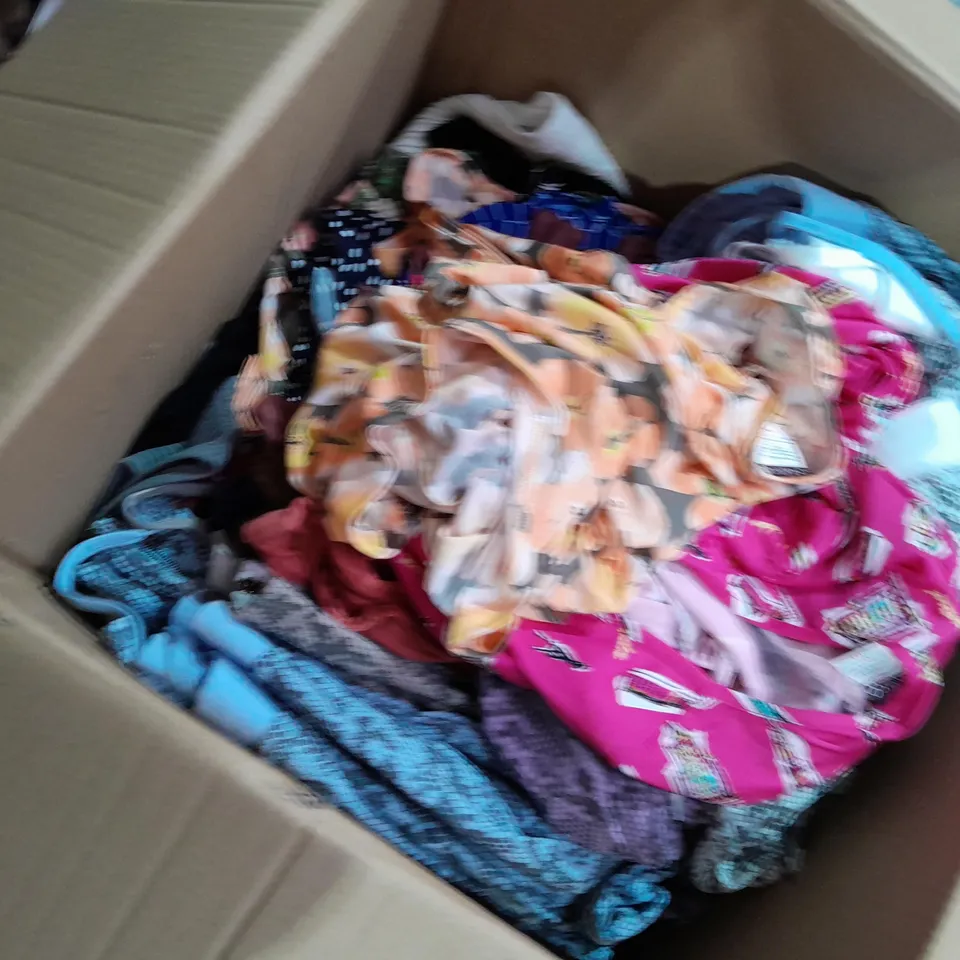 BOX OF APPROX 30 ASSORTED CLOTHING ITEMS TO INCLUDE - K&CO - WYNNE LAYERS - FRAN USHER ECT