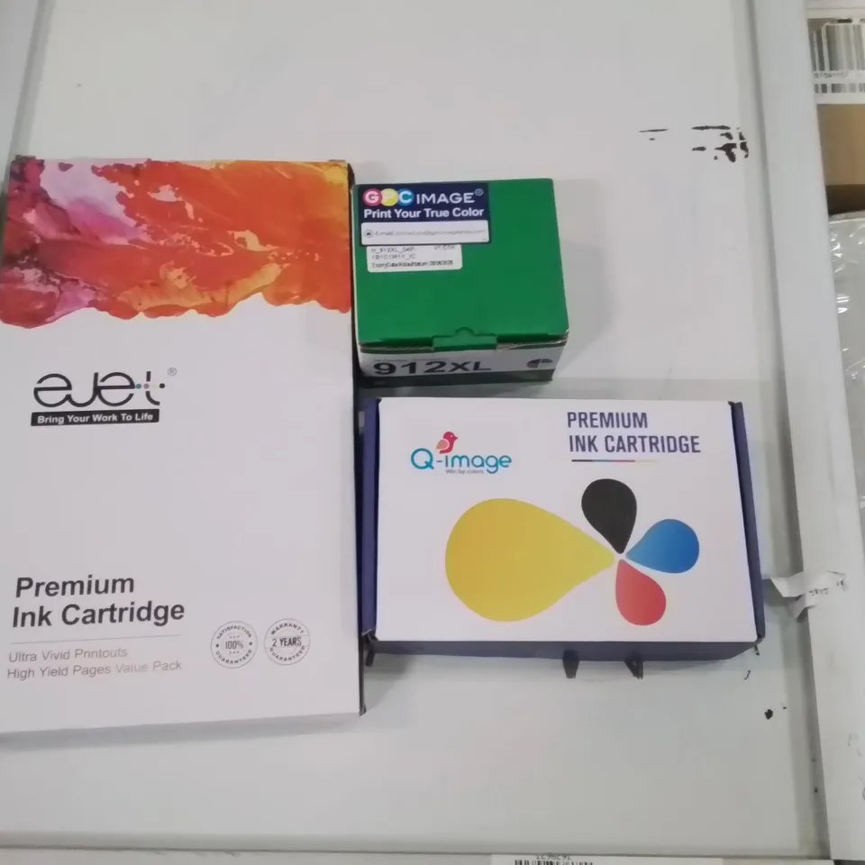 PALLET CONTAINING A LARGE QUANTITY OF INK CARTRIDGES 