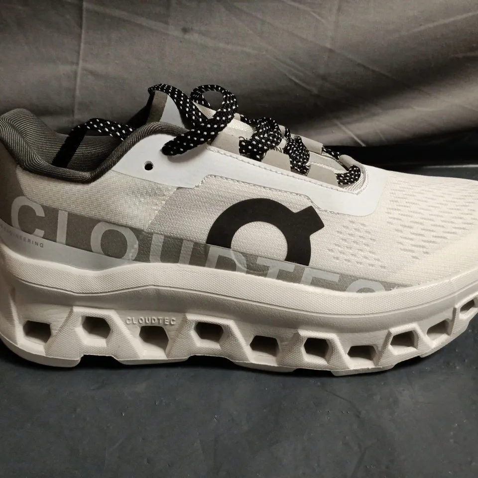 PAIR OF ON RUNNING CLOUD SNEAKERS –UK SIZE 6.5