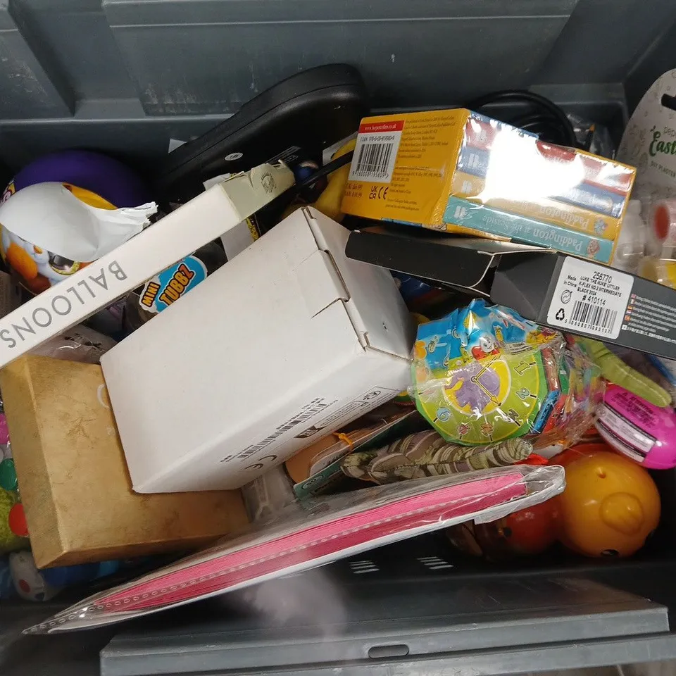 APPROXIMATELY 15 ASSORTED TOYS & GAMES TO INCLUDE PADDINGTON LITTLE LIBRARY, PLUSHY PETS, MINI TUBZ FRIENDS PHOEBE BUFFAY, ETC