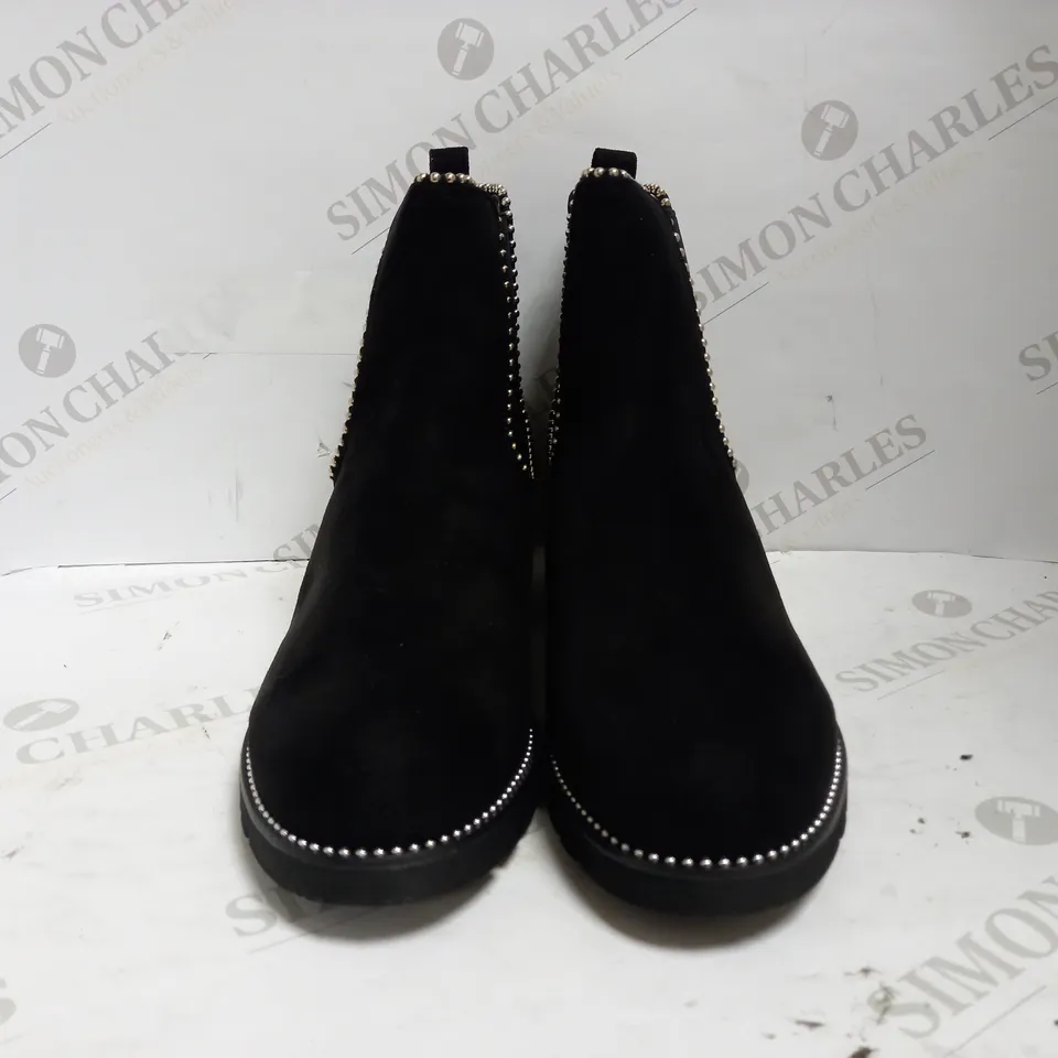 DESIGNER STUD DETAIL CHELSEA BOOTS UK SIZE 7.5