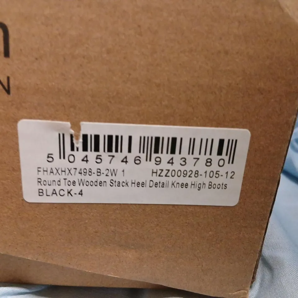 BOO HOO WOMEN'S BLACK KNEE-HIGH BOOTS - ROUND TOE, WOODEN STACK HEEL (UK 4)