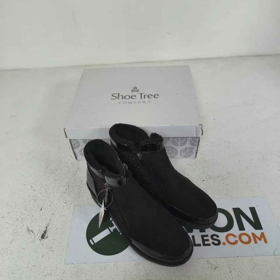 UK 4 SADIE BOOTS – BLACK (SHOE TREE COMFORT)