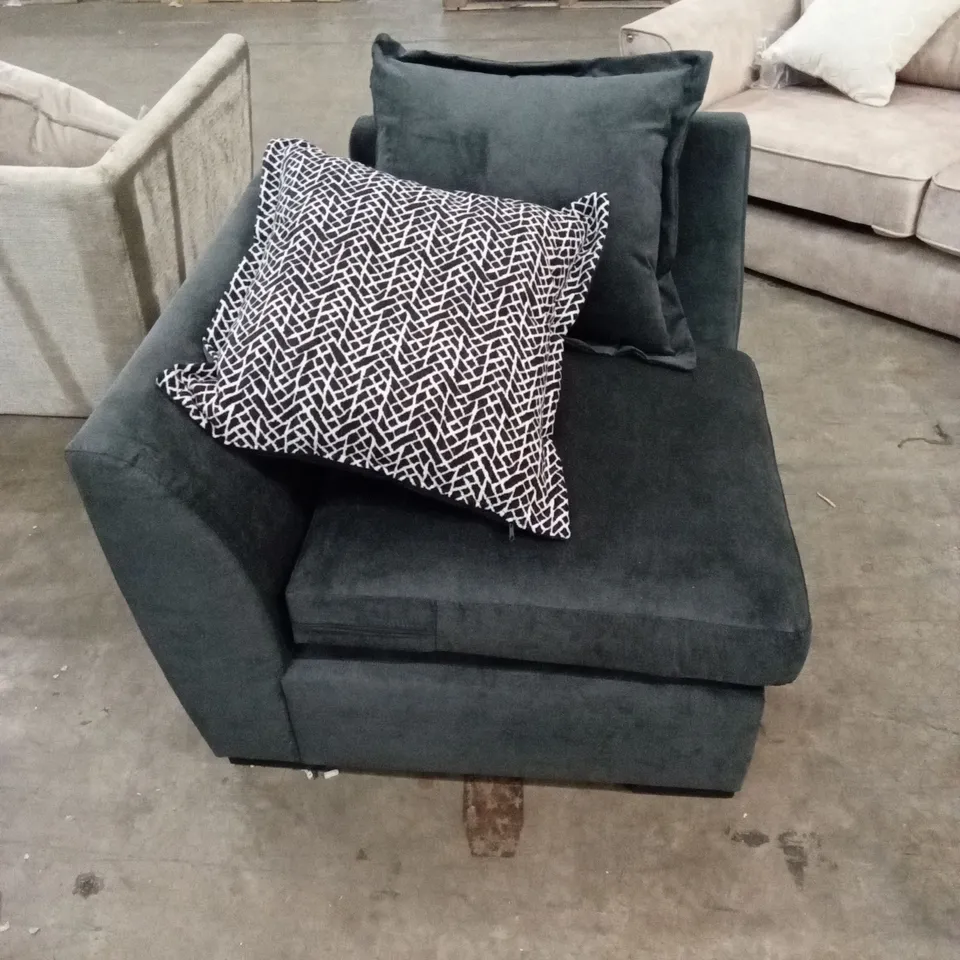 5 x ASSORTED DESIGNER SOFA PARTS 