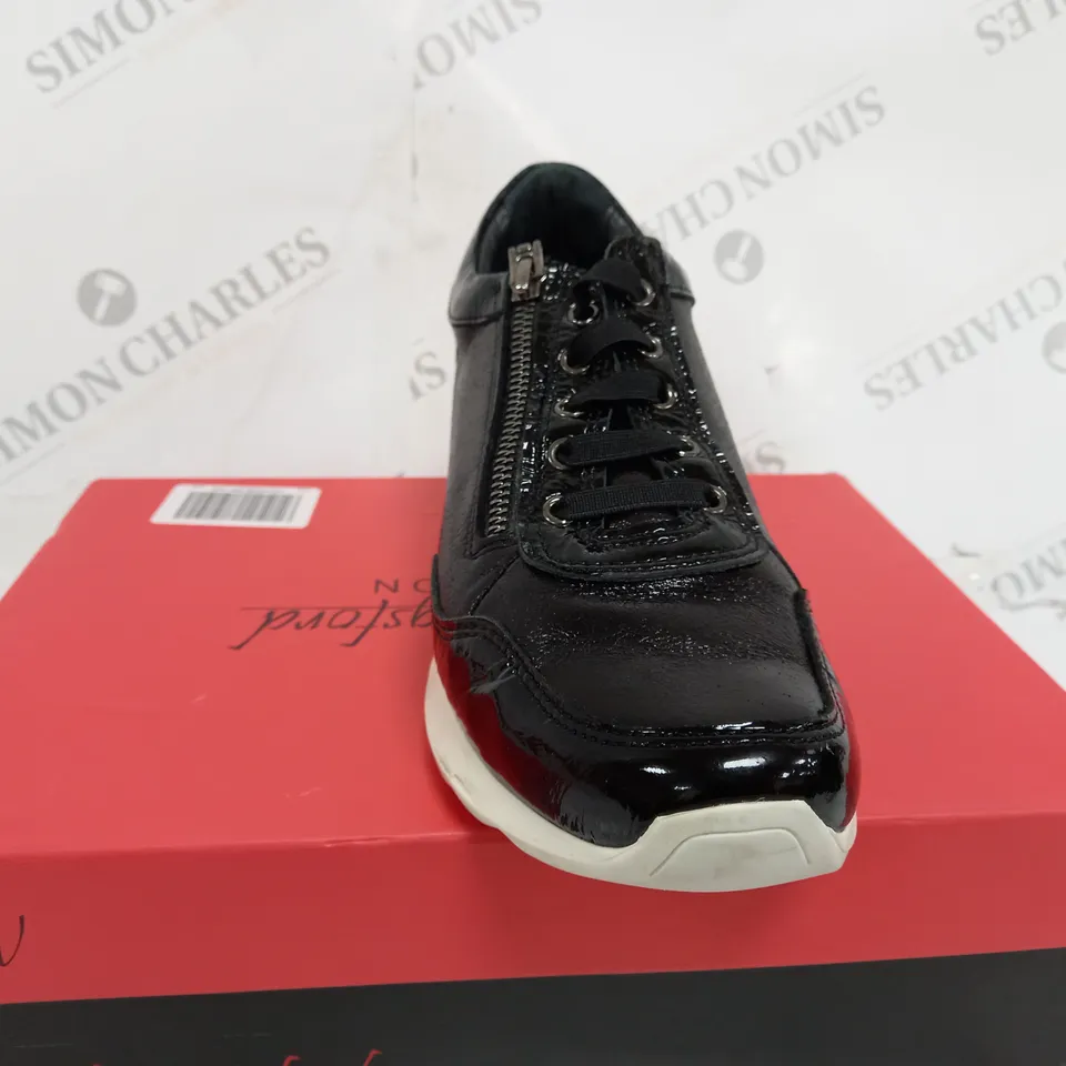 BOXED PAIR OF RUTH LANGSFORD WEDGE TRAINERS IN BLACK SIZE 5