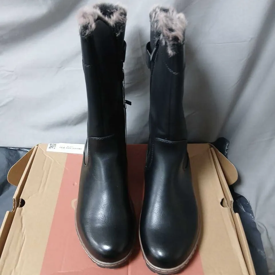 HEAVENLY FEET BLACK FAUX-FUR KNEE-HIGH BOOTS – UK SIZE 7