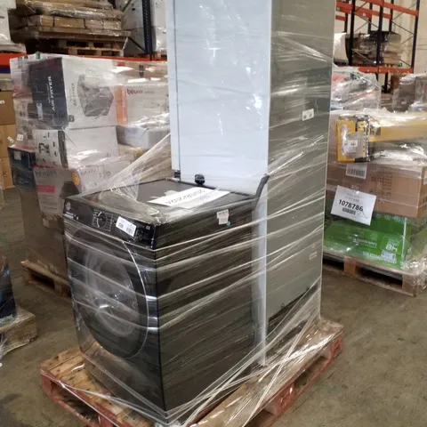 HISENSE FREESTANDING 5050 FRIDGE FREEZER WHITE AND HOOVER H-WASH 500 FREE STANDING WASHER DRYER BLACK - UNPROCESSED RAW RETURNS