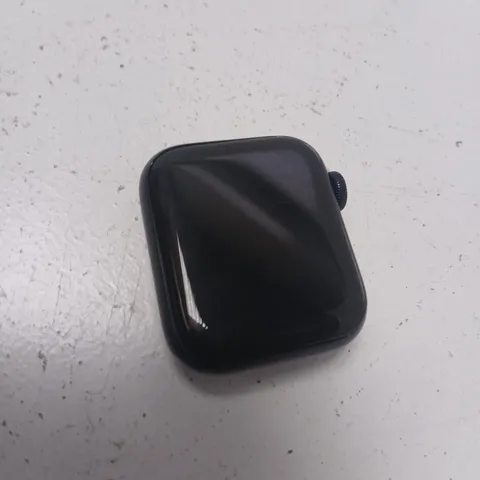 APPLE WATCH SE 40MM ALUMINIUM CASE 10N X GLASS WR-50