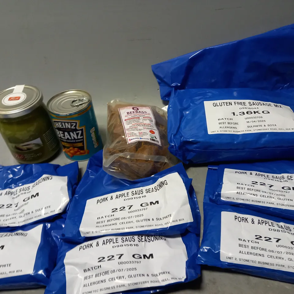 LOT OF APPROXMATELY 8 ITEMS TO INCLUDE  - GLUTEN FREE SAUSAGE MIX, HEINZ BEANZ, AND PORK AND APPLE SAUSAGE SEASONING ETC. 