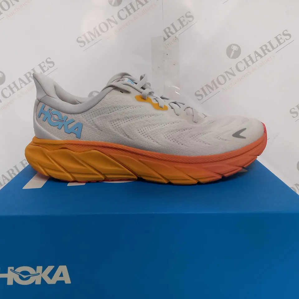 BOXED HOKA W ARAHI 6 - UK 9.5 