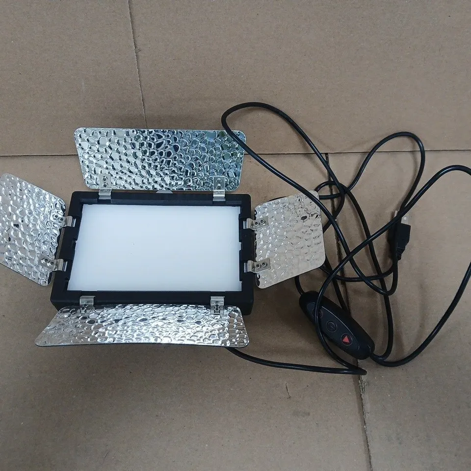PORTABLE LED PHOTOGRAPHY LIGHT PANEL