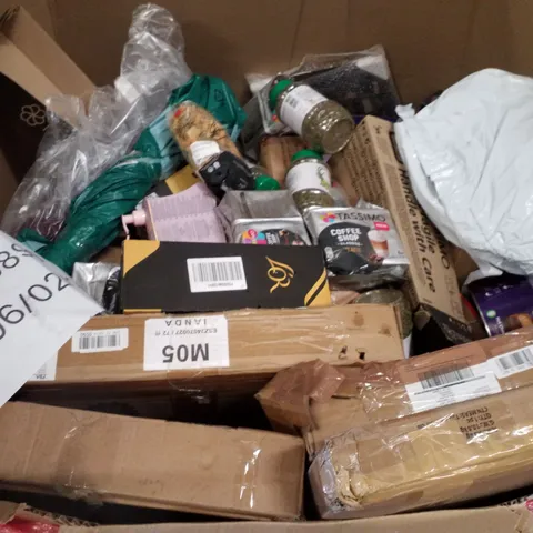 PALLET CONTAINING ASSORTED PRODUCTS INCLUDING CUSIMAX DEEP FRYER, TASSIMO COFFEE CAPSULES, HAMSTER CAGE