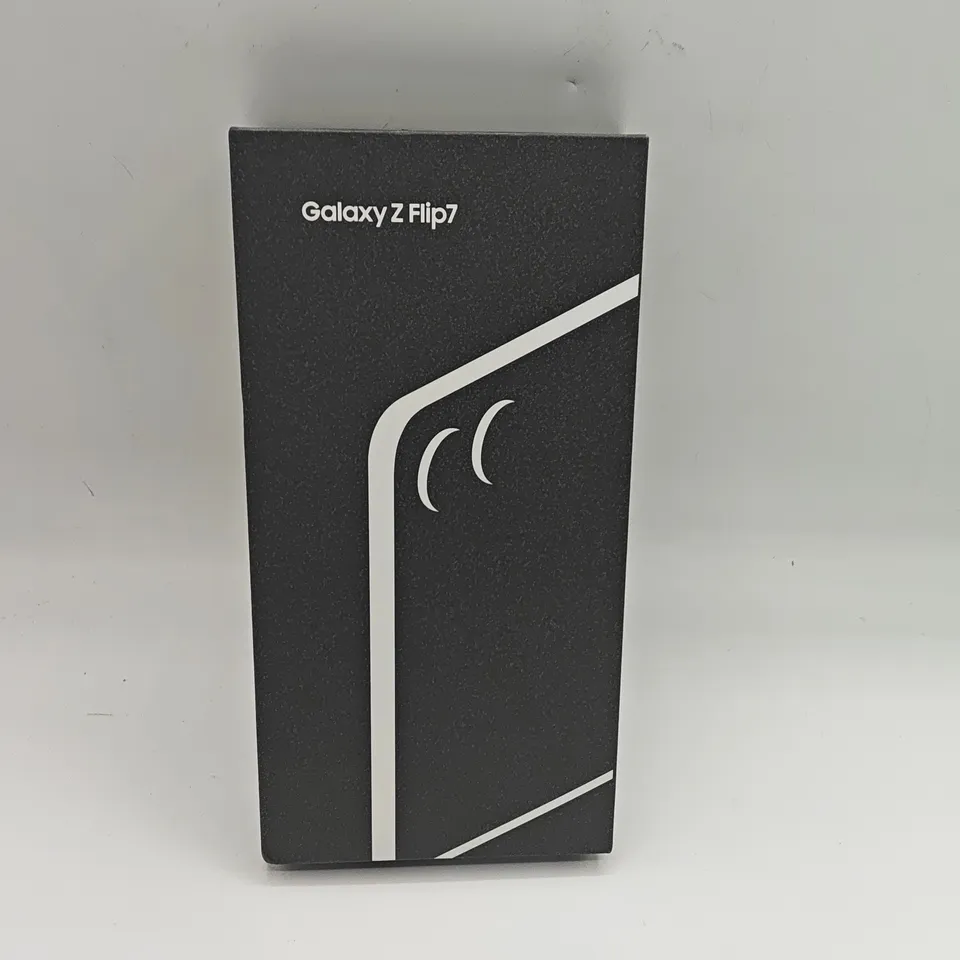 BOXED SAMSUNG GALAXY Z FLIP7 12/128GB IN JET BLACK - SM-F766B