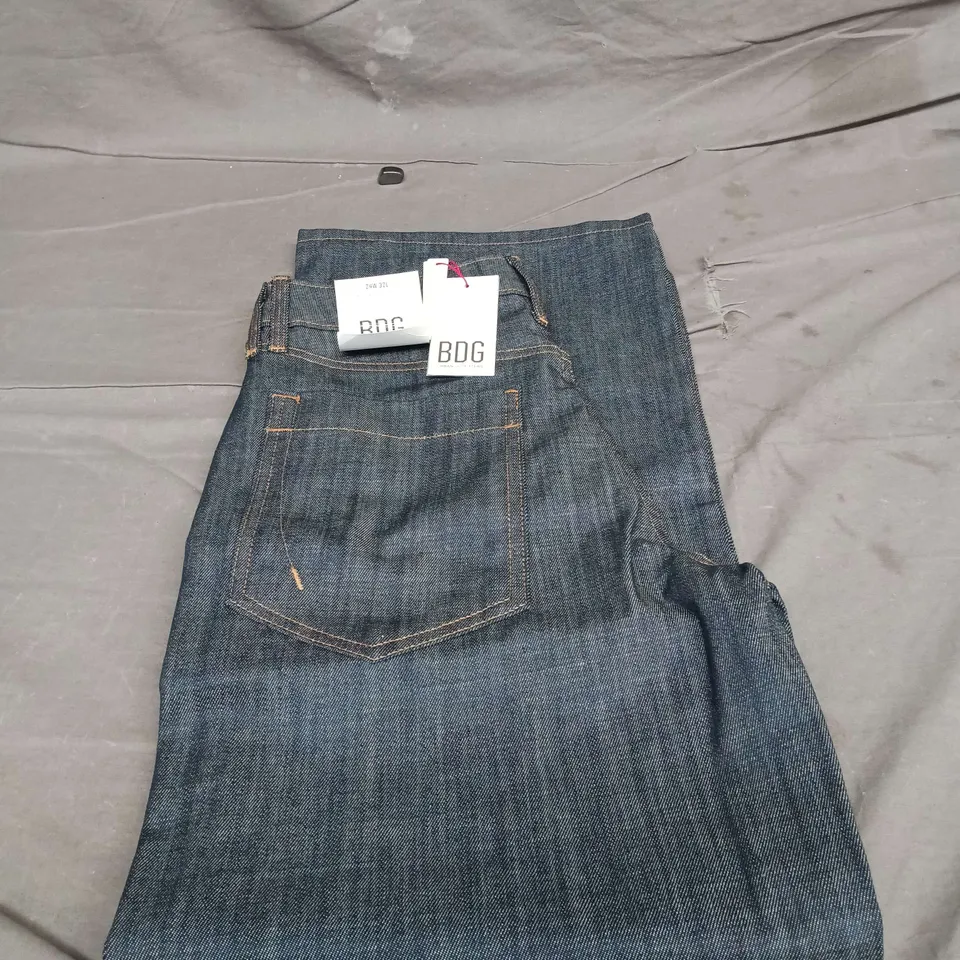 BDG CASUAL BLUE DENIM JEANS - SIZE W24 L32