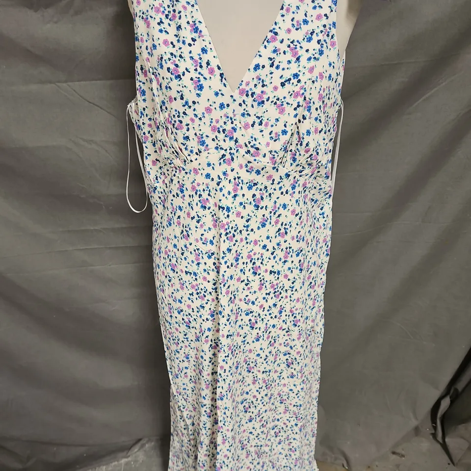 RO&ZO DITSY VNECK MIDI DRESS IN IVORY FLORAL SIZE 18