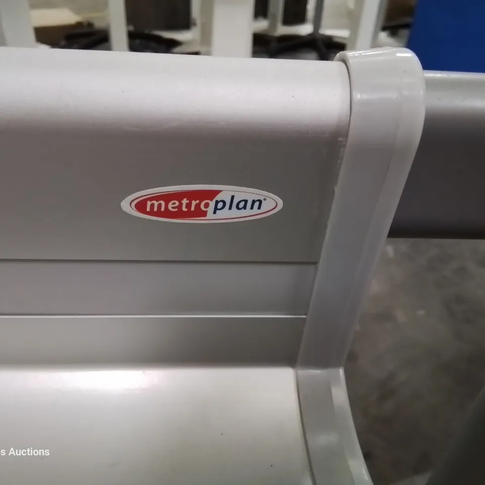 THREE WHEELED ADJUSTABLE WHITE BOARDS