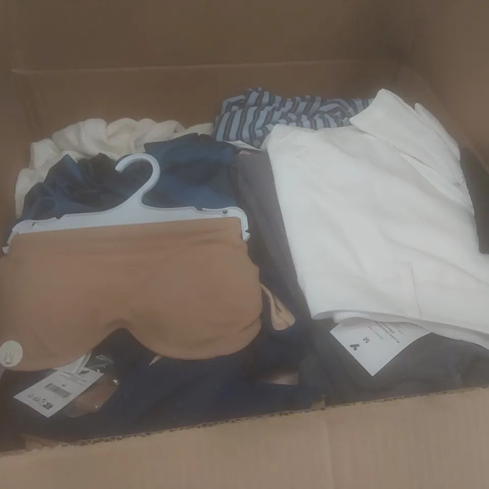 PALLET OF ASSORTED MIXED HOUSEHOLD GOODS AND CLOTHING ITEMS 