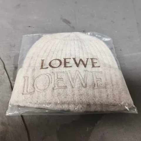 LOEWE KNIT BEANIE – WHITE