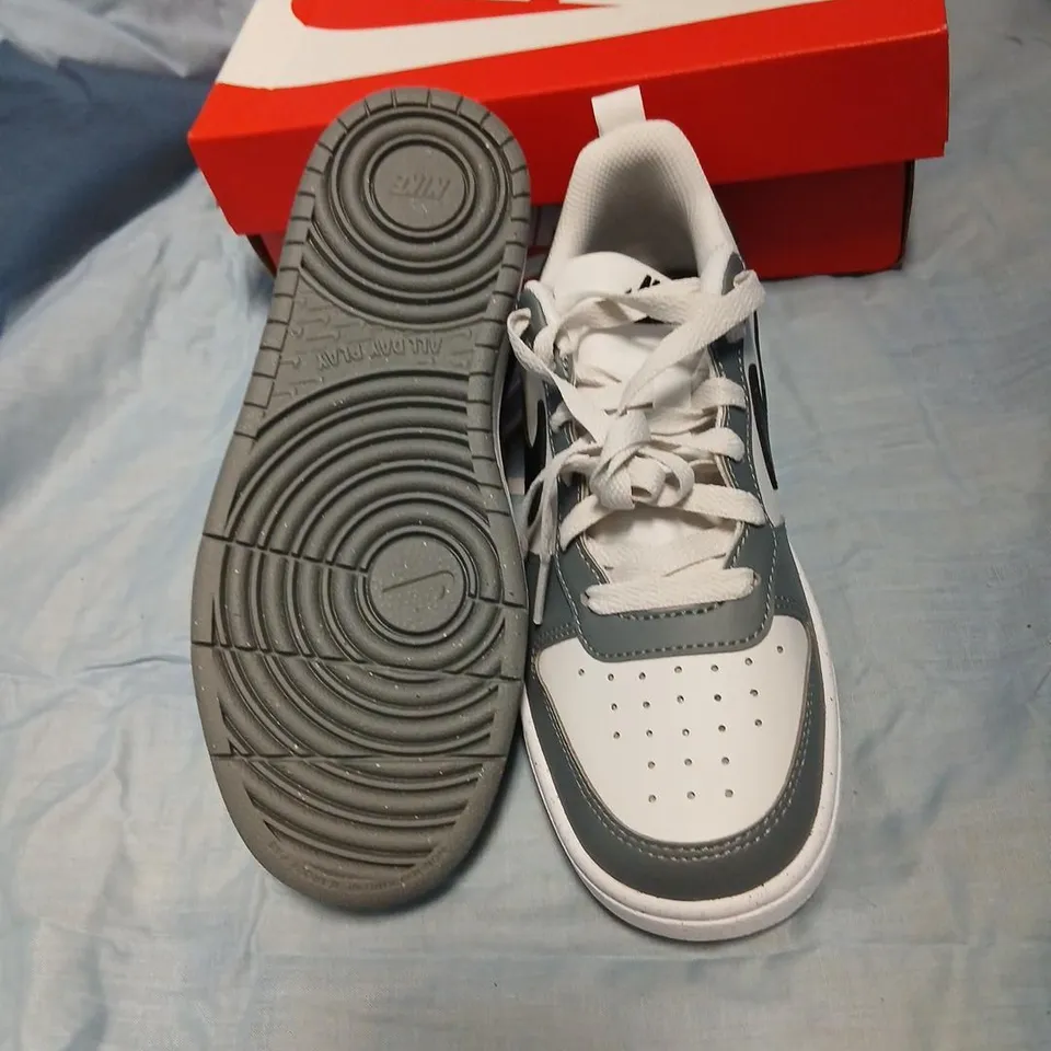 NIKE SNEAKERS – UK 3 (EU 35.5) WHITE/GREY WITH BLACK SWOOSH