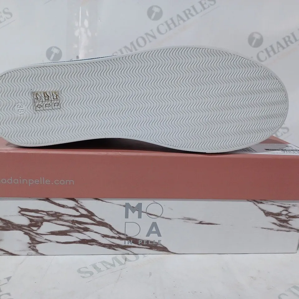 BOXED PAIR OF MODA IN PELLE ALFINA WHITE LEATHER TRAINERS - SIZE 5