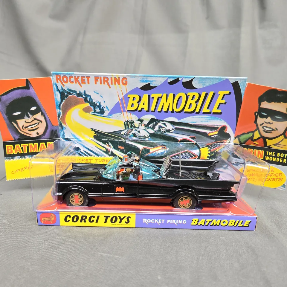 CORGI ROCKET FIRING BATMOBIE WITH BATMAN AND ROBIN