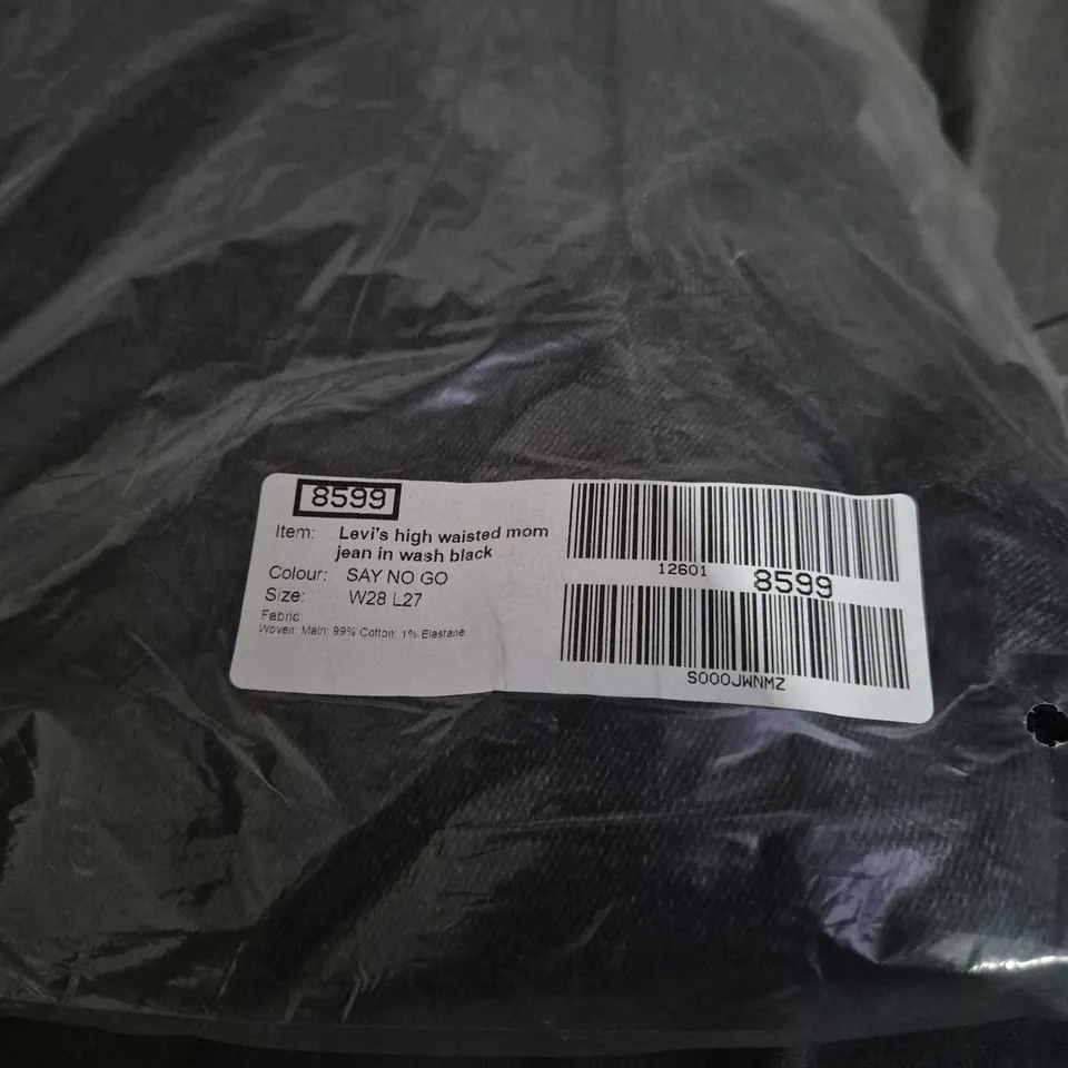 LEVI HIGH WAISTED MOM JEANS IN WASH BLACK COLOUR. SIZE W28, L27. BAGGED