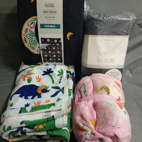 BOX OF APPROXIMATELY 10 ASSORTED BEDDING & SOFT FABRICS ITEMS TO INCLUDE - DUVET SETS - FITTED SHEETS - ETC
