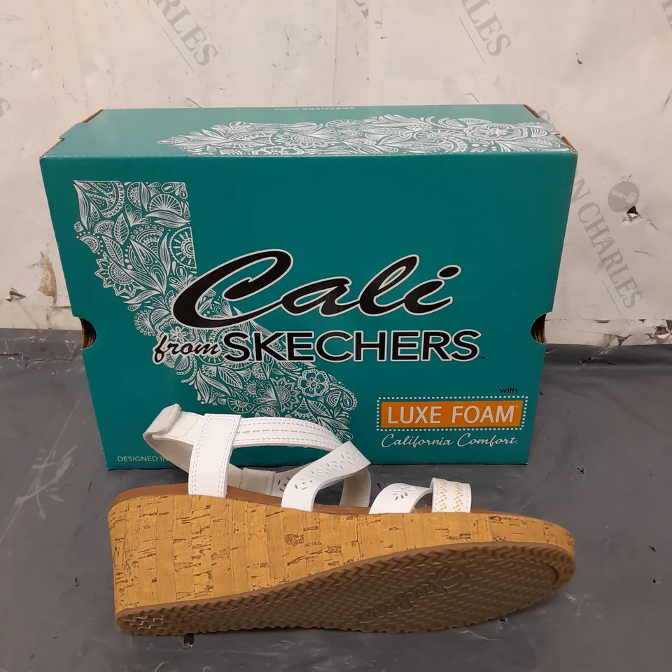 SKETCHERS CALI WOMENS SIZE 10 WEDGE HEEL SANDALS 