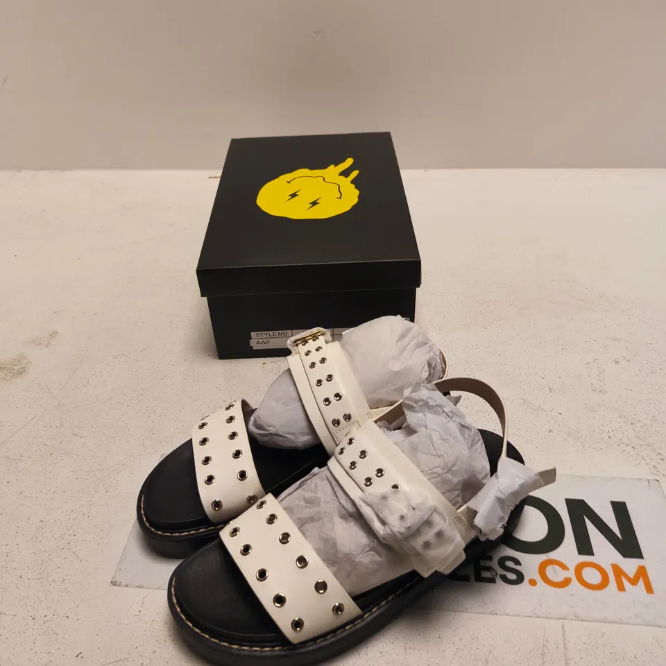 LEVEL UP WOMEN'S WHITE PU SANDALS – AJV7, UK SIZE 6