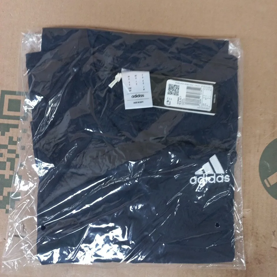 BAGGED ADIDAS T-SHIRT IN NAVY SIZE SMALL