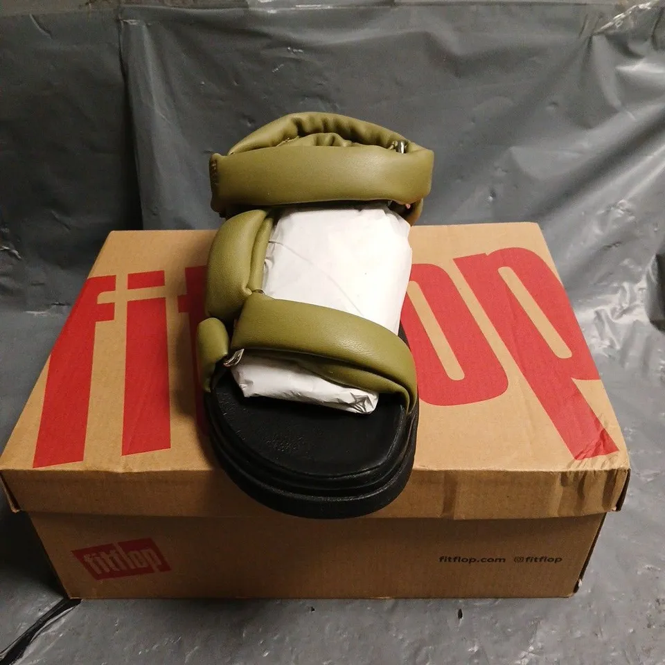 BOXED PAIR OF FITFLOP SOFT LEATHER BACK STRAP SANDALS - 7