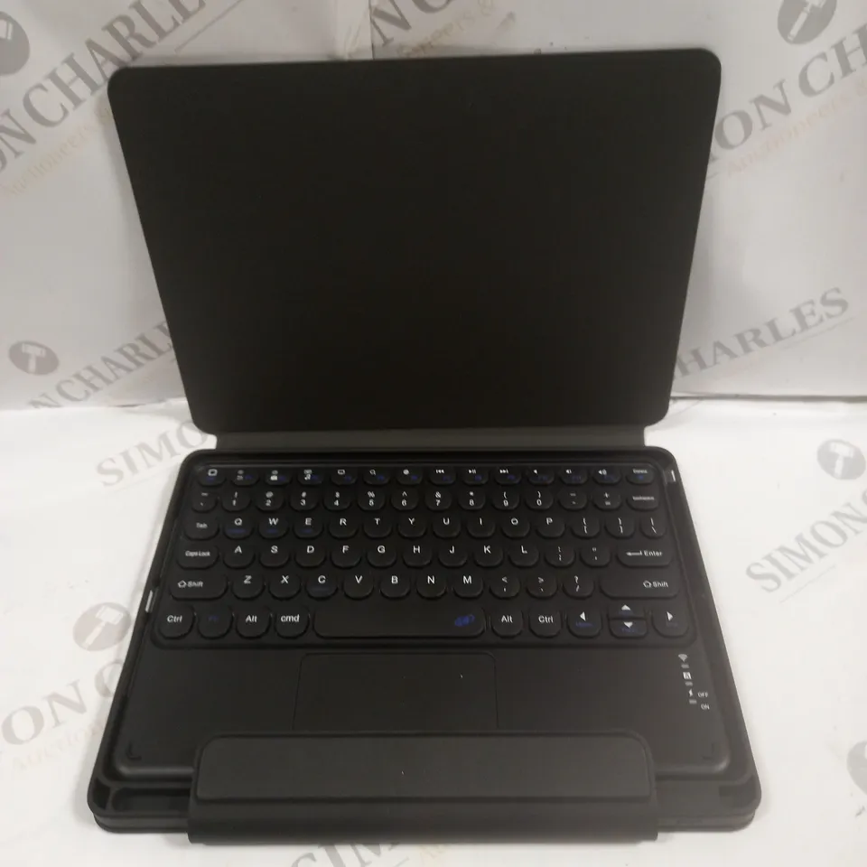 SMART BLUETOOTH TABLET CASE & KEYBOARD 