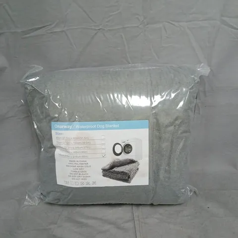 ONARWAY WATERPROOF DOG BLANKET - 145 X 216CM