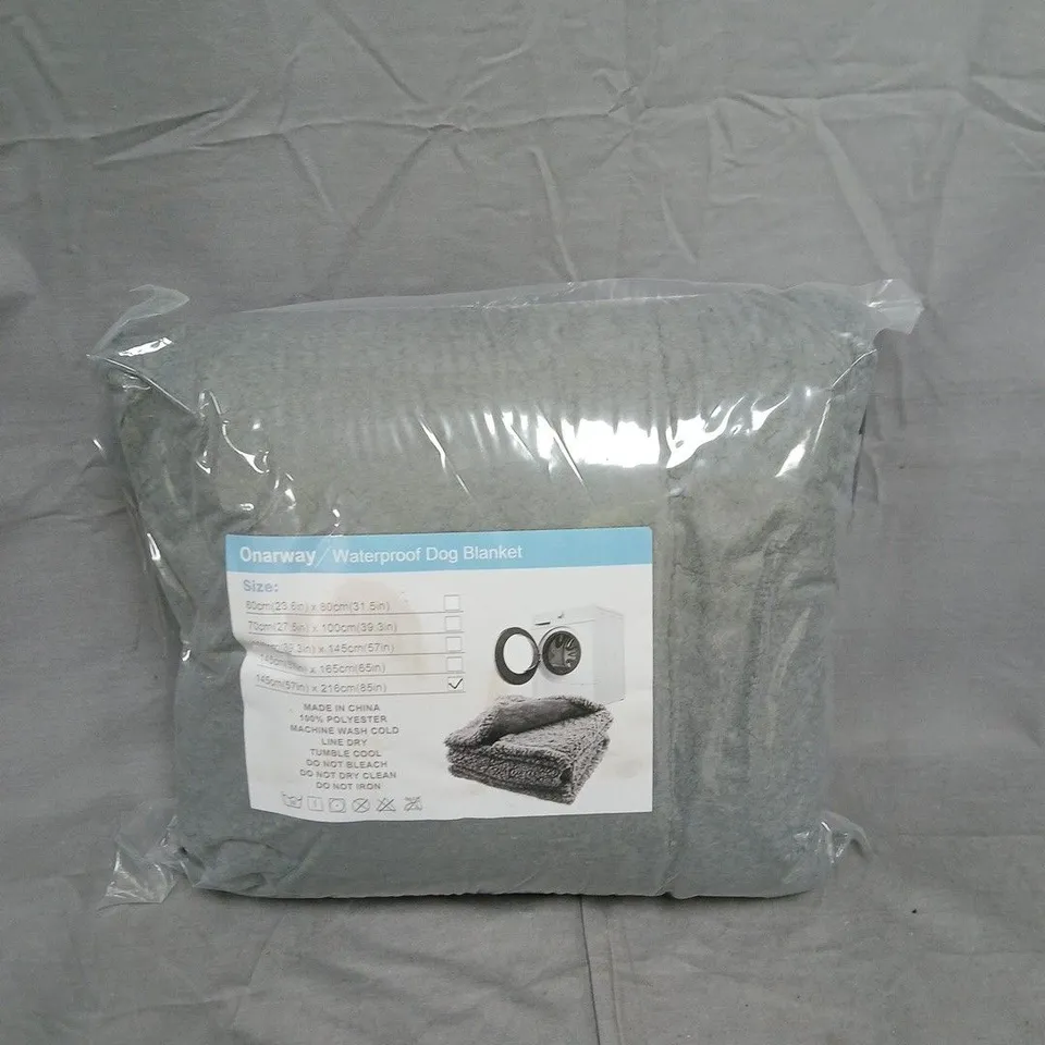ONARWAY WATERPROOF DOG BLANKET - 145 X 216CM