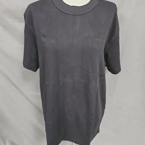 SIKSILK OVERSIZED TSHIRT IN BLACK SIZE L