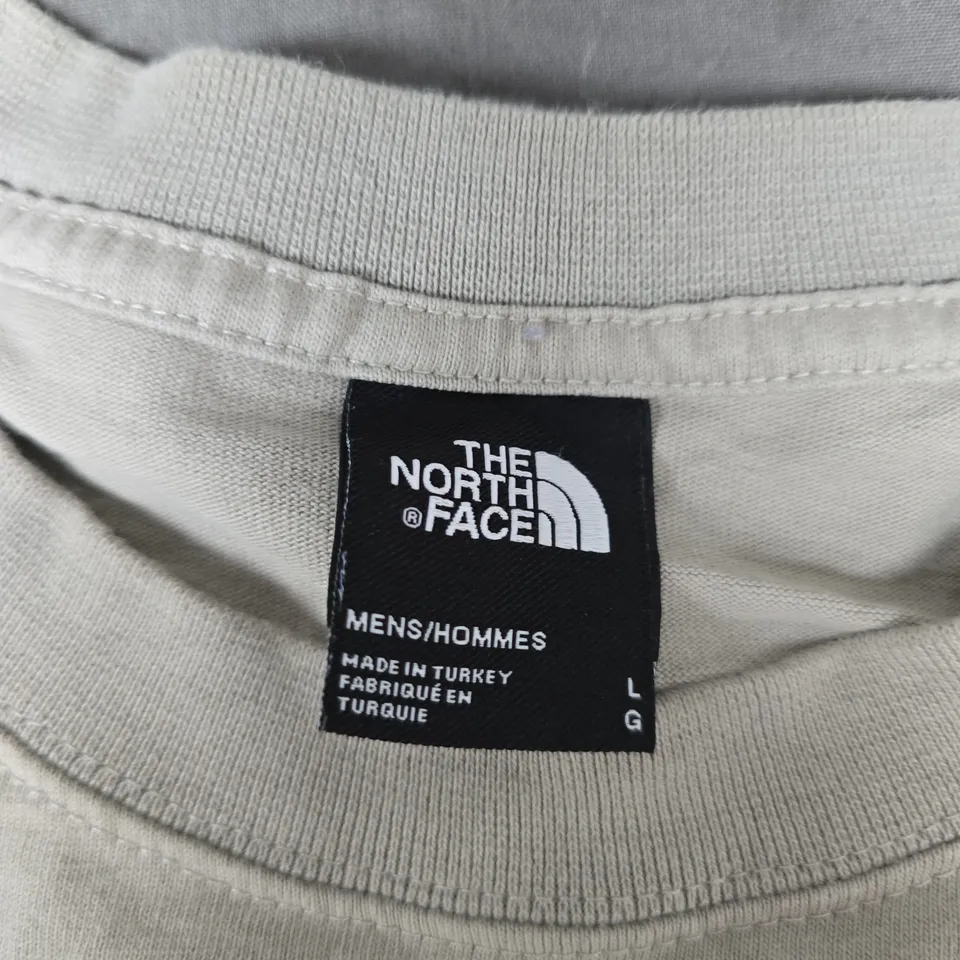 THE NORTH FACE MEN'S T-SHIRT – BEIGE - L