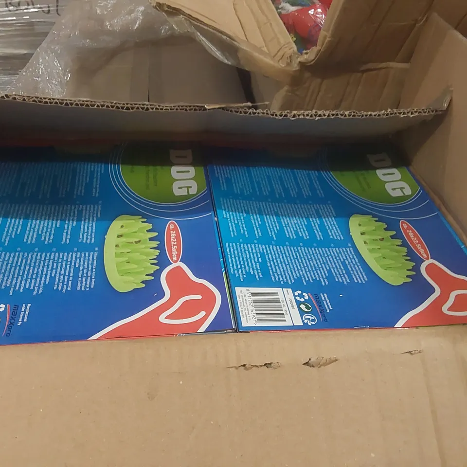 PALLET TO CONTAINING A VERY LARGE QUANTITY OF ASSORTED ITEMS INCLUDING: GAMES HUB FROGS FEEDING FRENZY GAMES, WEIRD SCIENCE PARTY SLIME KITS, DOG TOY CHRISTMAS STOCKINGS, DOG TREAT FEEDERS ECT