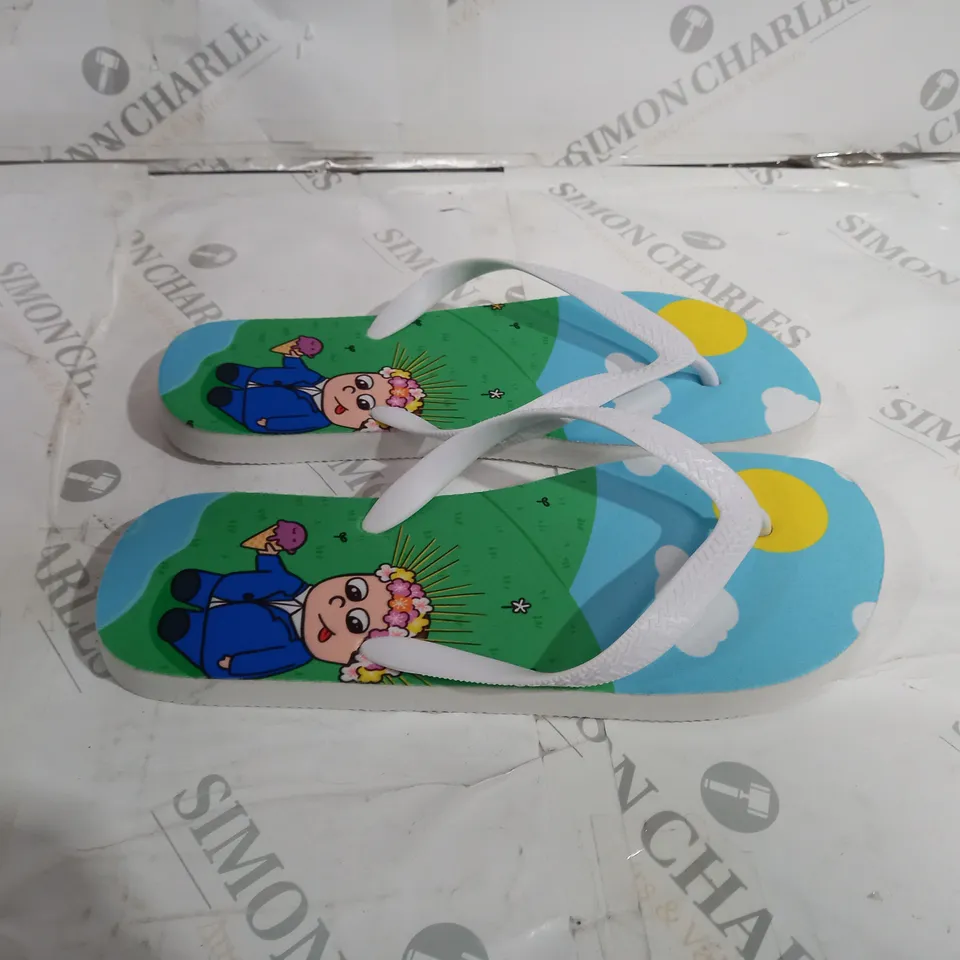 WHITE FLIP FLOPS SIZE UNKNOWN