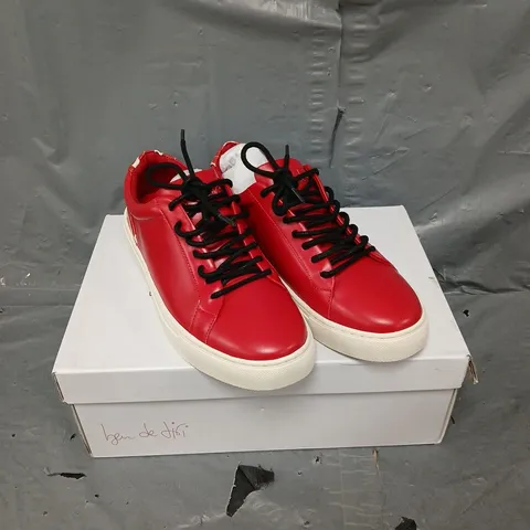 BOXED PAIR OF BEU DE LIRI LACE UP SHOES IN RED SIZE 5
