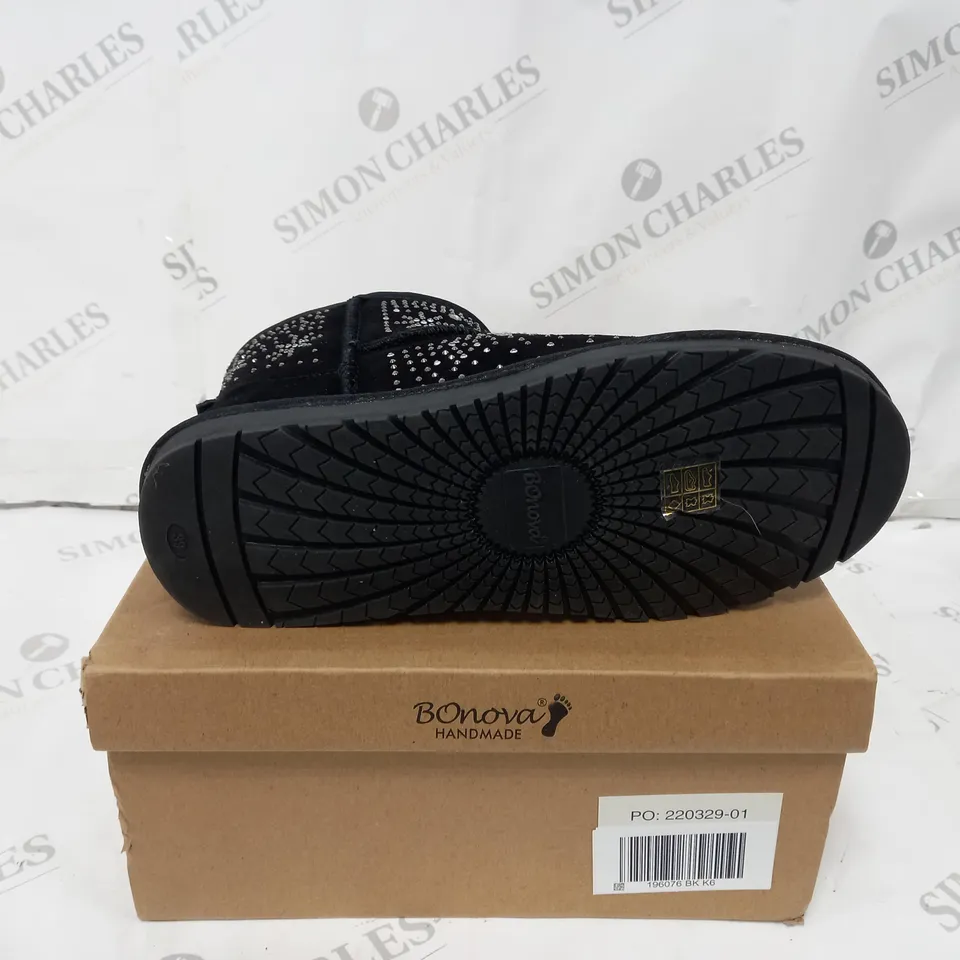 BOXED PAIR OF BONOVA SPARKLE SHEEPSKIN BOOTS BLACK - SIZE UNKNOWN