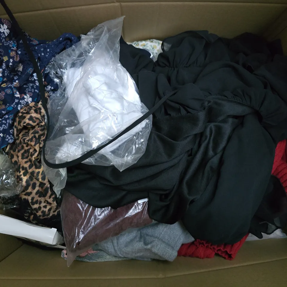APPROXIMATELY 35 ASSORTED CLOTHING ITEMS IN VARIOUS SIZES, STYLES & COLOURS TO INCLUDE DRESSES, TOPS, BOTTOMS, ETC - COLLECTION ONLY