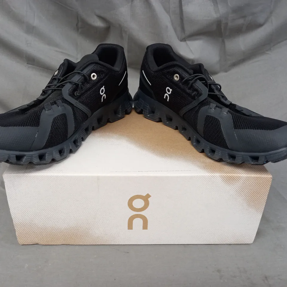 BOXED PAIR OF ON SHOES IN BLACK UK SIZE 10.5