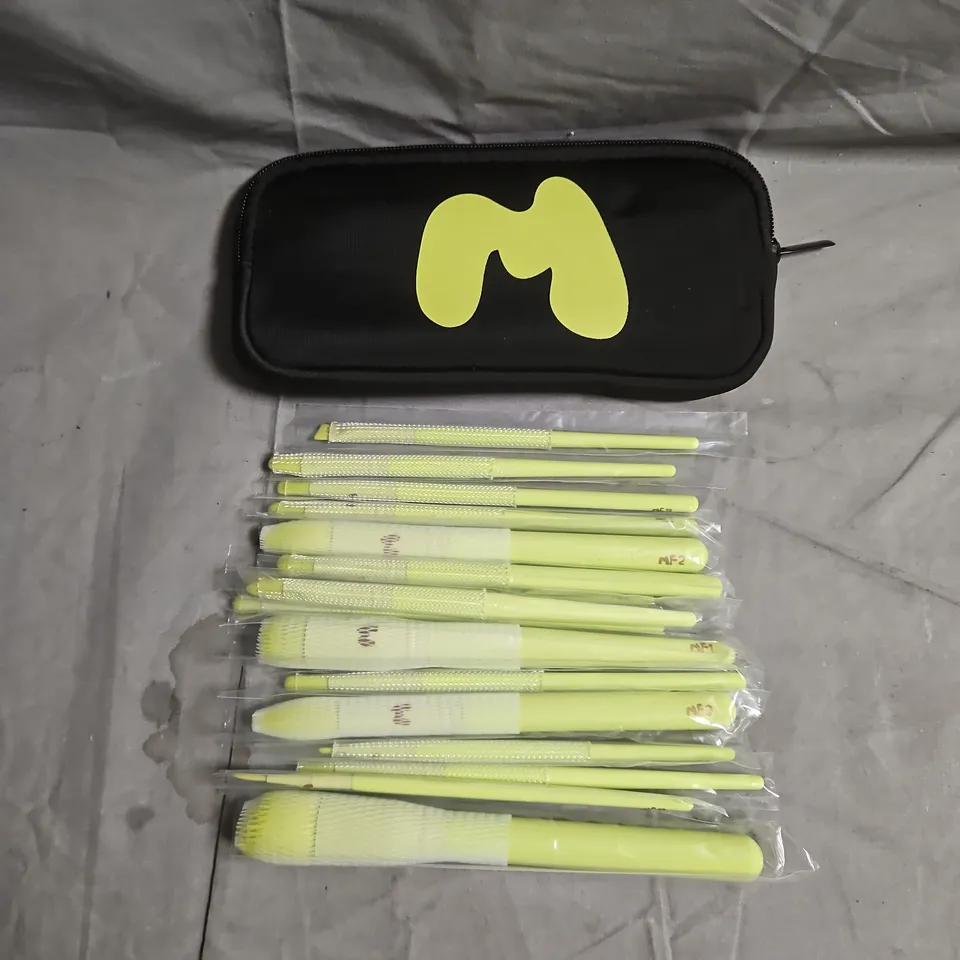 MADE BY MITCHELL 16PCE MAKE-UP BRUSH SET WITH TRAVEL BAG