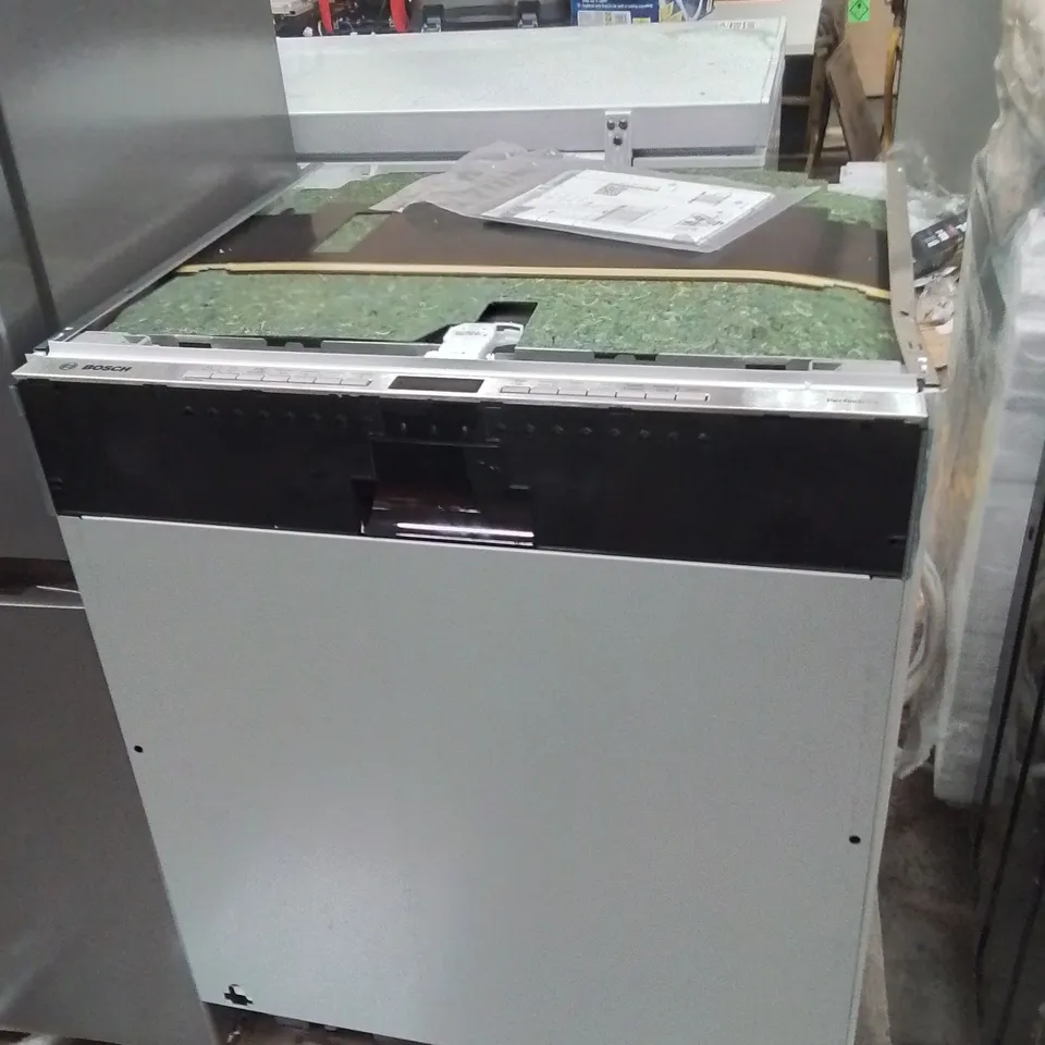 BOACH SERIES 6 FULLY-INTEGRATED DISHWASHER 60 CM
