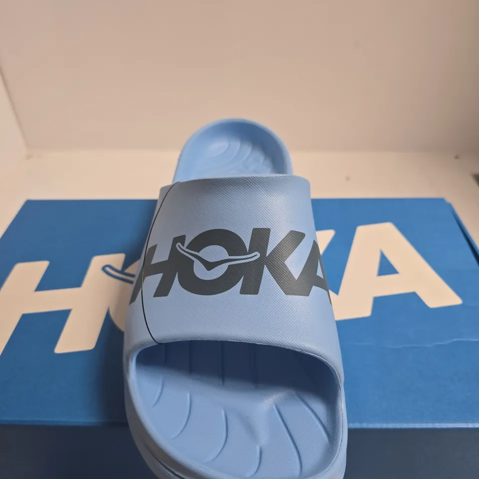 BOXED PAIR OF HOKA ORA ATHLETIC SLIDE SANDALS – UK 11.5