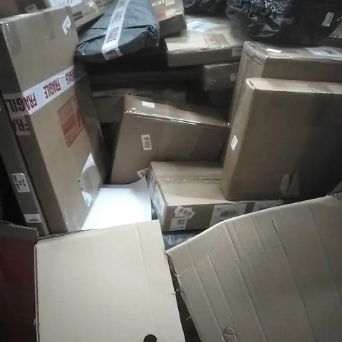 A PALLET CONTAINING ASSORTED HOUSEHOLD GOODS AND PRODUCTS TO INCLUDE; FITNESS BOARD, FLOATING SHELVES, BOXED FURNITURE ETC