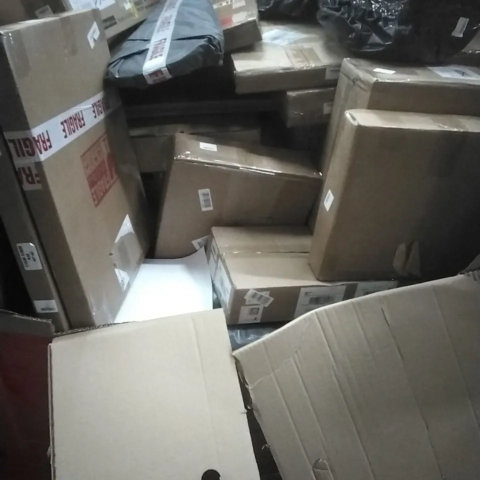 A PALLET CONTAINING ASSORTED HOUSEHOLD GOODS AND PRODUCTS TO INCLUDE; FITNESS BOARD, FLOATING SHELVES, BOXED FURNITURE ETC